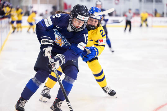 Sanni Vanhanen of Finland and Hanna Thuvik of Sweden