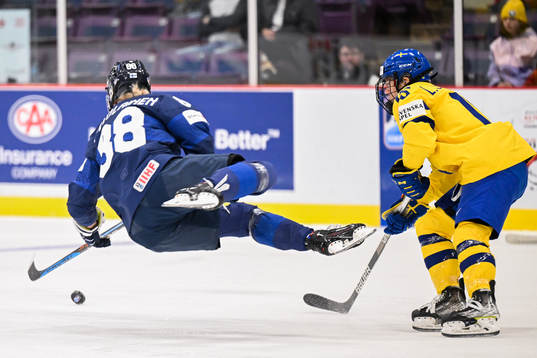 Ronja Savolainen of Finland and Lisa Johansson of Sweden