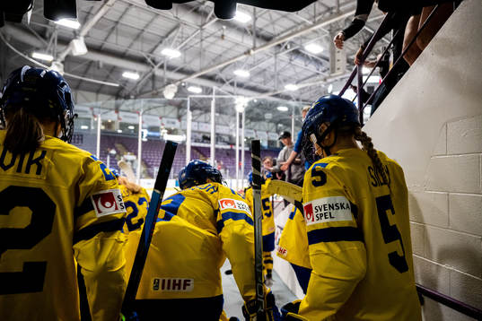 Hanna Thuvik, Hilda Svensson and Annie Silén of Sweden