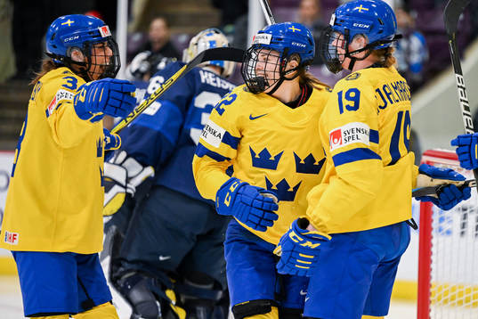 Hanna Thuvik of Sweden celebrate with Anna Kjellbin and