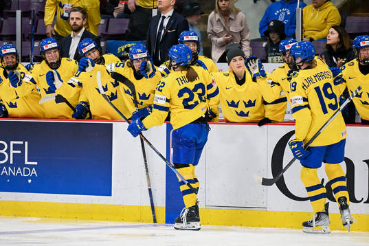 Hanna Thuvik of Sweden celebrate with the bench