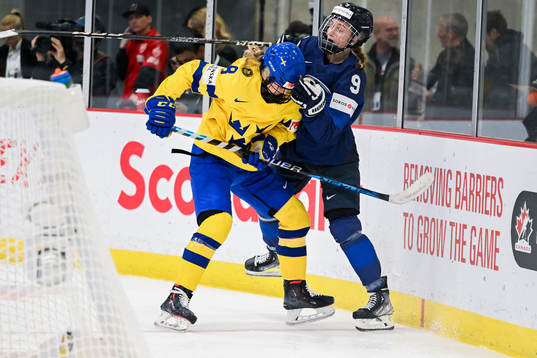 Hilda Svensson of Sweden and Nelli Laitinen of Finland