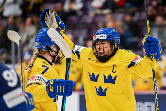 Mira Jungåker and Anna Kjellbin of Sweden celebrate the