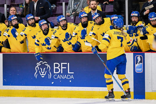 Mira Jungåker of Sweden celebrate with the bench