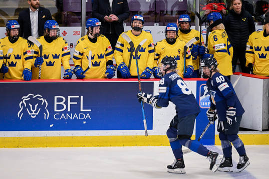 Mira Jungåker, Josefin Bouveng, Maja Nylén-Persson and
