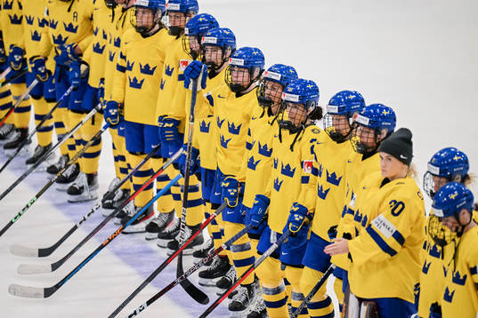Players of Sweden looks dejected