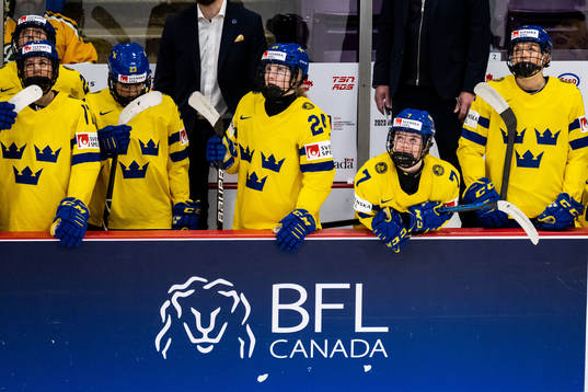 Players of Sweden  looks dejected