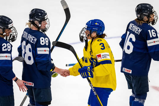 Ronja Savolainen of Finland and Anna Kjellbin of Sweden