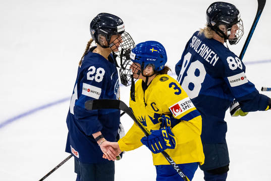 Jenniina Nylund of Finland and Anna Kjellbin of Sweden