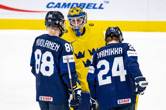 Goaltender Sara Grahn of Sweden and Ronja Savolainen and