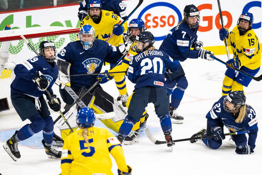 Hanna Thuvik, Sara Hjalmarsson and Lisa Johansson of Sweden