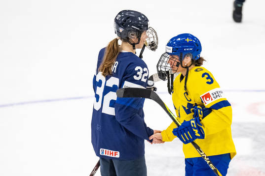 Emilia Vesa of Finland and Anna Kjellbin of Sweden