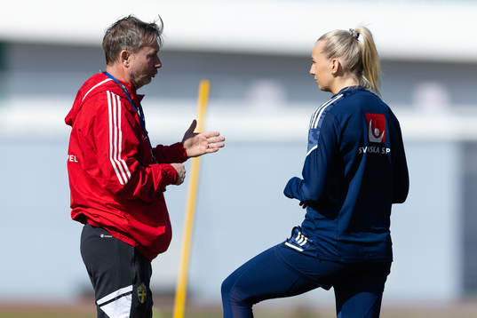 Head coach Peter Gerhardsson of Sweden and Stina