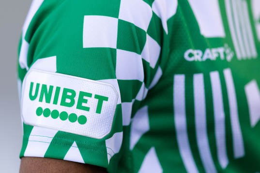 En Unibet logo på Hammarbys uppvärmningströja innan