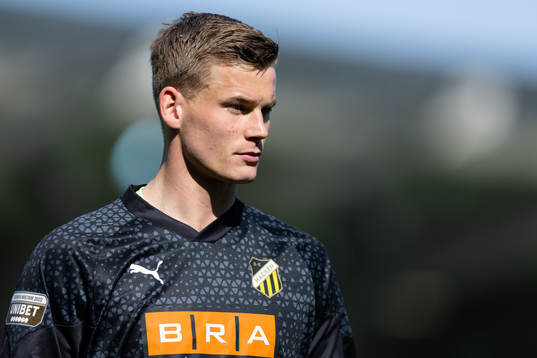 Häckens målvakt Johan Brattberg innan fotbollsmatchen i