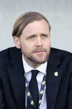 Häckens klubbchef Marcus Jodin innan fotbollsmatchen i