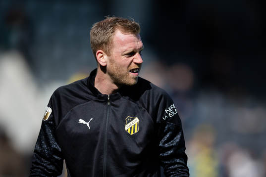 Häckens målvakt Peter Abrahamsson innan fotbollsmatchen i