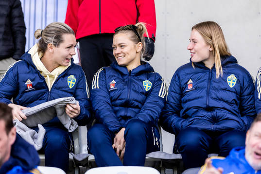 Svenska damlandslagets Jennifer Falk och Fridolina Rolfö