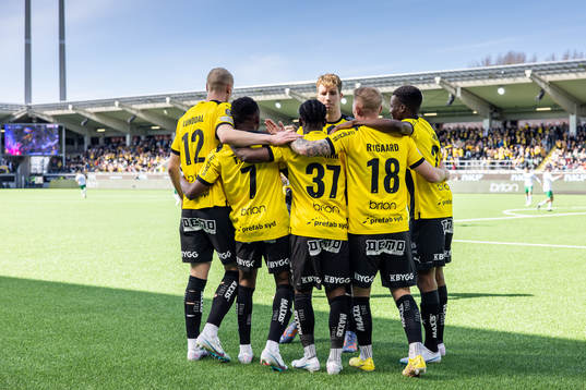 Häckens spelare jublar