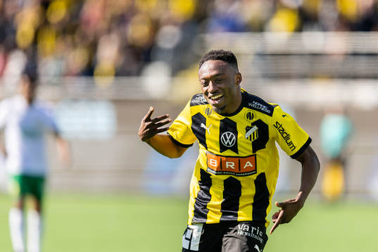 Häckens Benie Adama Traore jublar