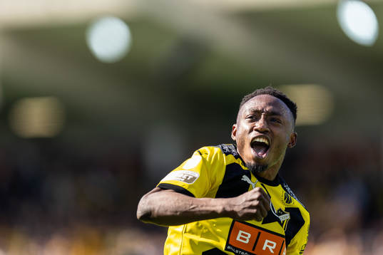 Häckens Benie Adama Traore jublar