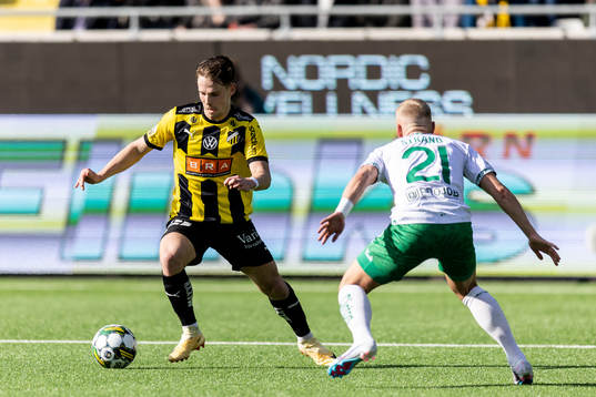 Häckens Lars Olden Larsen och Hammarbys Simon Strand