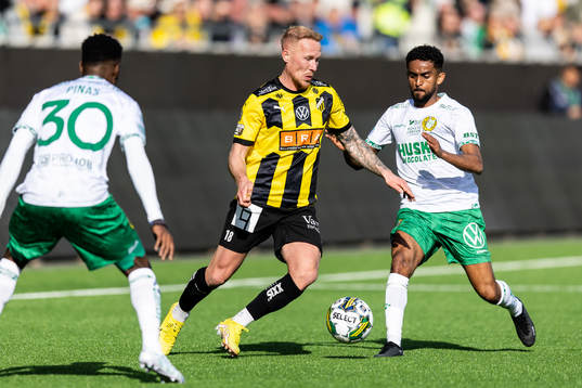 Häckens Mikkel Rygaard Jensen och Hammarbys Tesfaldet Tekie