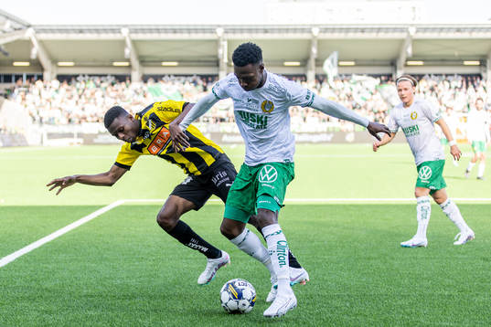 Häckens Akoua Romeo Amane och Hammarbys Shaquille Pinas