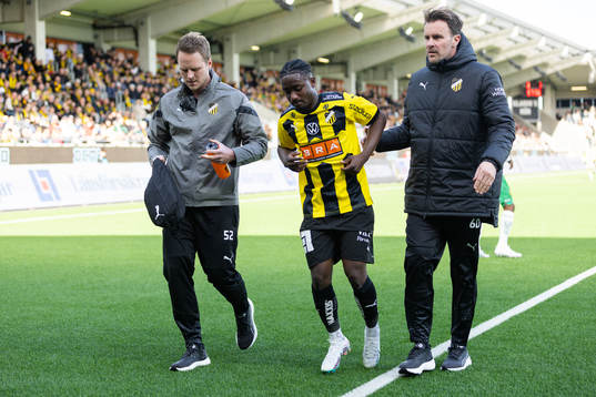 Häckens Ibrahim Sadiq skadar sig och tvingas utgå