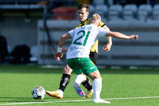 Häckens Lars Olden Larsen och Hammarbys Simon Strand