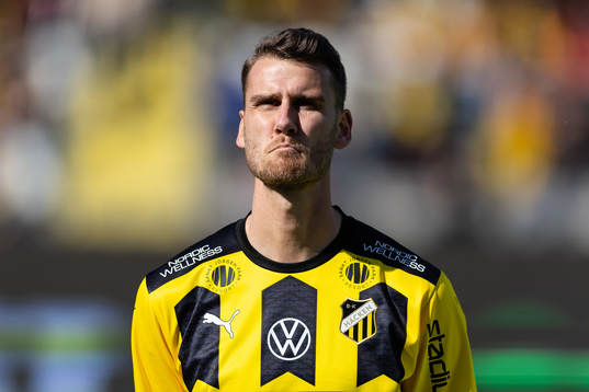 Häckens Johan Hammar  på line up innan fotbollsmatchen i