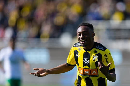 Häckens Benie Adama Traore jublar