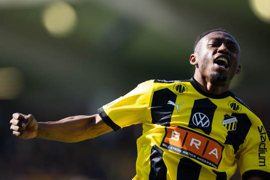 Häckens Benie Adama Traore jublar