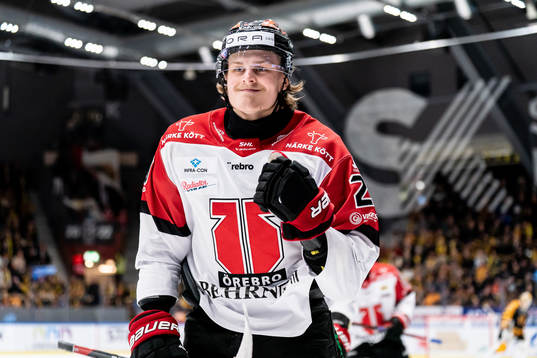 Örebros Milton Oscarson jublar