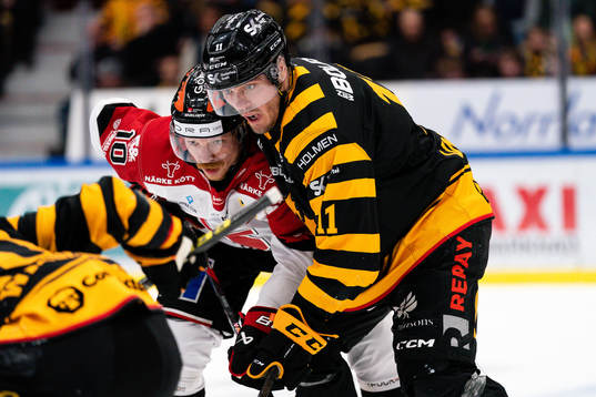 Örebros Rihards Marenis och Skellefteås Max Lindholm