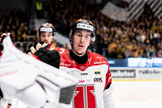 Örebros Robert Leino jublar