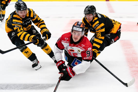 Örebros Leo Carlsson mot Skellefteås Elias Salomonsson