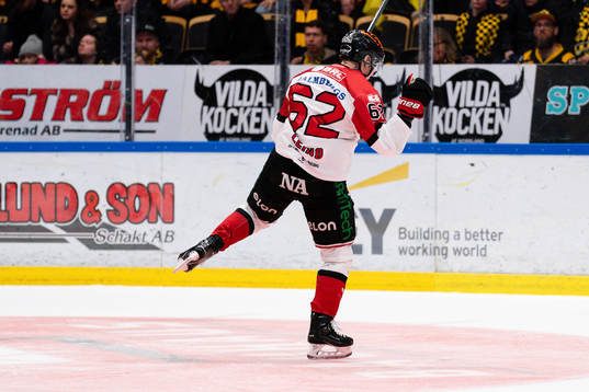 Örebros Robert Leino jublar