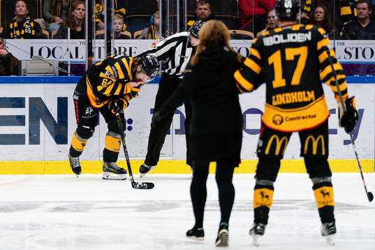 Skellefteås Jonathan Pudas får ont