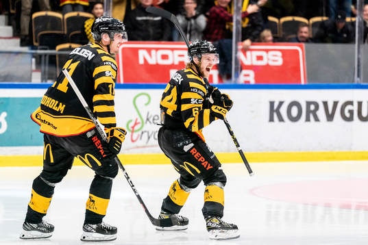 Skellefteås Jonathan Pudas jublar