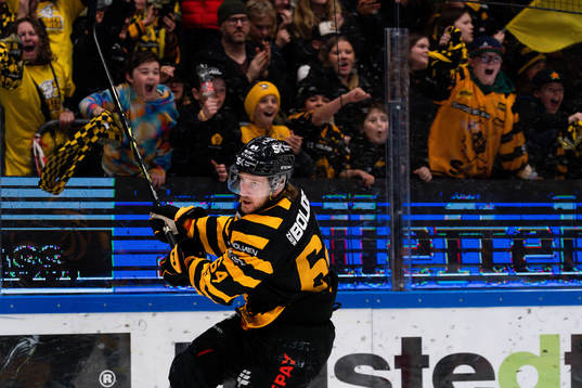 Skellefteås Jonathan Pudas jublar