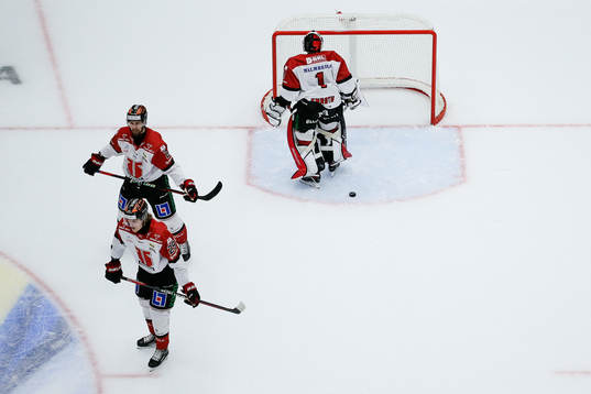 Örebros målvakt Jhonas Enroth , Rasmus Rissanen och