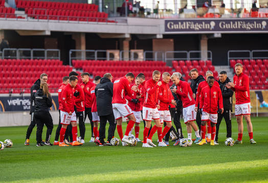 Kalmars spelare införfotbollsmatchen i Allsvenskan mellan