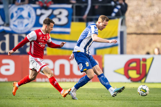 Kalmars Simon Skrabb och IFK Göteborgs Adam Carlén