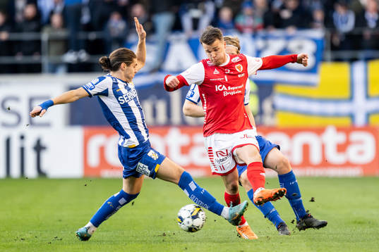 Kalmars Simon Skrabb och IFK Göteborgs Eman Markovic