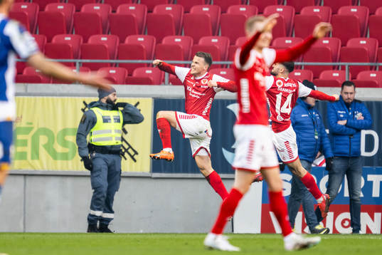 Kalmars Simon Skrabb jublar