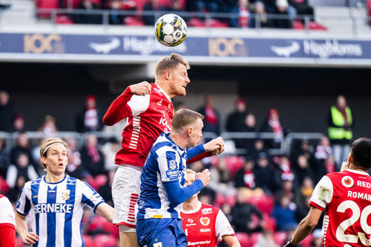 Kalmars Lars Saetra och IFK Göteborgs Sebastian Ohlsson