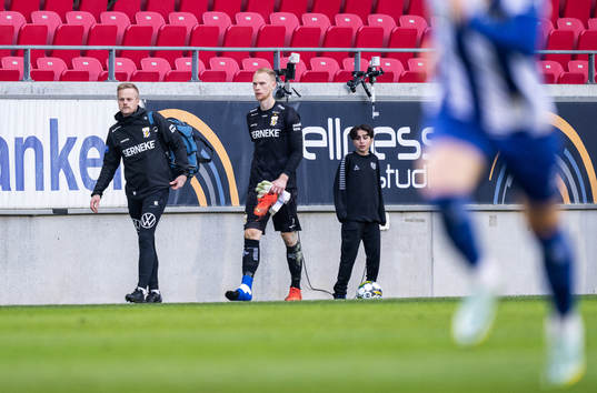 IFK Göteborgs målvakt Pontus Dahlberg lämnar planen
