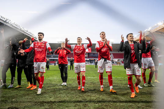 Kalmars spelare jublar