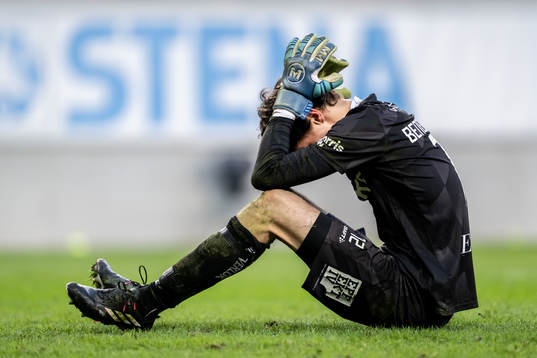 IFK Göteborgs målvakt Adam Benediktsson deppar